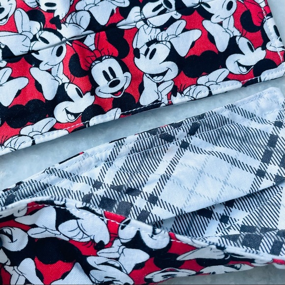 Disney Face Masks set of 4 Mickey and Minnie cloth masks - Picture 8 of 9